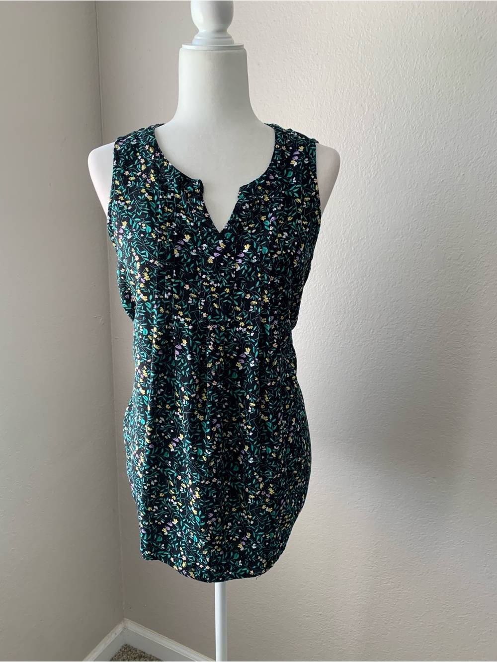 croft & barrow Black Sleeveless Tunic with Green and Purple Floral Print